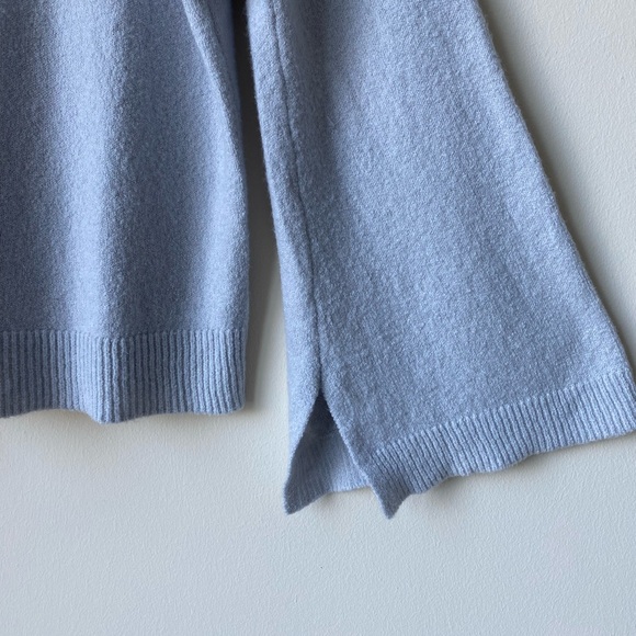 Beautiful high neck sweater - Picture 2 of 5